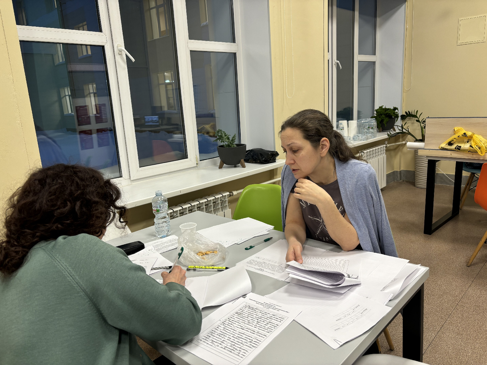 6 февраля 2026 года завершился региональный этап Всероссийской олимпиады школьников по обществознанию, в рамках которого доценты кафедры ВИиО Т.В. Гаврилова и Л.Ю. Федосеева (председатель и сопредседатель жюри) приняли участие в организации проверки работ участников олимпиады и проведении процедуры апелляции